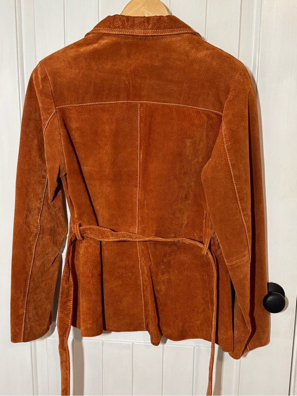 Wilsons Leather Women’s Suede Button-Front Tie Waist Jacket in Burnt Orange - Picture 3 of 7